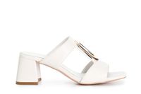 zapatilla con accesorio metalico bone