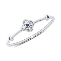 anillo de oro blanco de 14 quilates con zafiros y topacios blancos