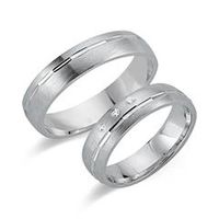alianzas 14 quilates oro blanco 3 diamantes