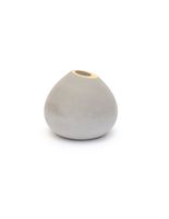 florero en hormigon cream gold