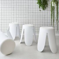 taburetes blancos apilables de borreguito texturizado set de 4