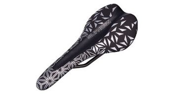 Supacaz scorch carbon saddle platinum