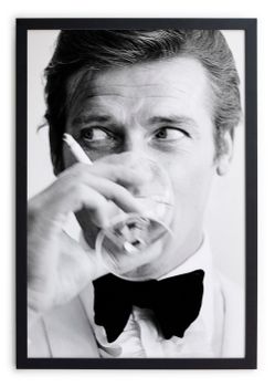 Cuadro con marco negro 40x30 james bond