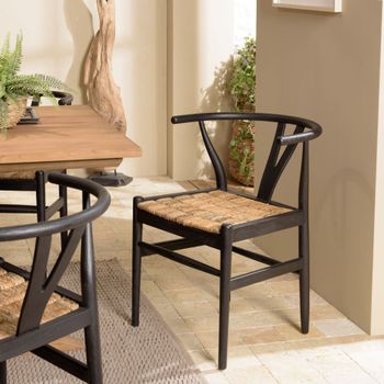 Silla de madera de teca reciclada negra con respaldo curvado