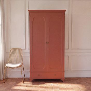 Armario de pino y MDF terracota de 104 cm