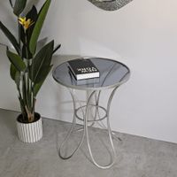 mesa auxiliar de metal plateado cm o 56x68