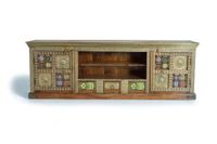 mueble televisor hecho a mano con detalles de azulejos