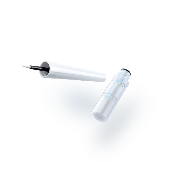 Lumiverse Sparkle Blitz Eyeliner 01