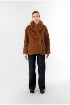 chaqueta de pelo sintético con doble botonadura caramel