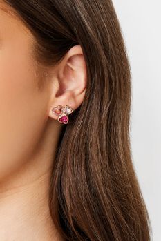 Pendientes Dorados Con Corazones Rosados