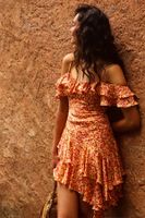 vestido volantes asimetricos