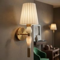 lampara de pared de metal cristal y tela dorada y blanca
