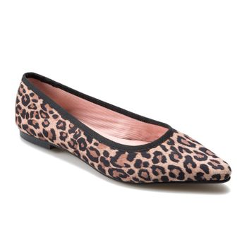 Bailarina ante leopardo