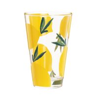 vaso en vidrio transparente con limones amarillos