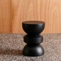 mesa auxiliar de metal negro