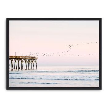 Cuadro Birds Flying Over The Pier