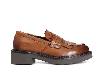 mocasín mujer de piel con flecos. tan