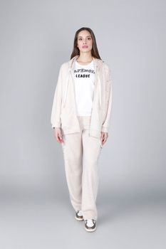 sudadera oversize con aplicación de pedrería oat