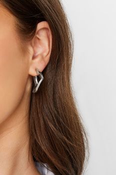 Pendientes Plateados De Aros Doblados