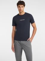 camiseta con logotipo bordado corte slim