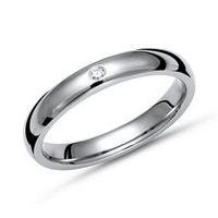 anillo brillante de titanio de 3 mm de ancho con diamante
