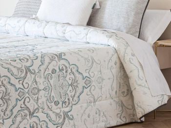 Cubre cama muy ligero, sin nada de relleno, confecciones paula logroño