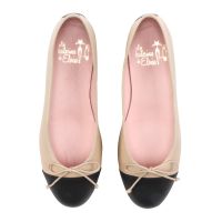 bailarina plana en piel color camel con puntera color negro modelo monaco