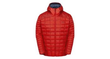 Chaqueta de plumon rab mythic alpine light roja para hombre