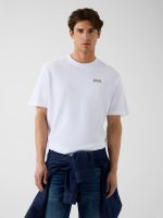 camiseta con logo oversize