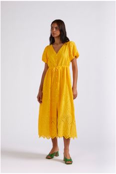 vestido tipo camisero en sangallo yellow