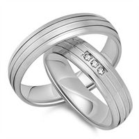 alianzas 8 quilates oro blanco 3 diamantes