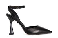 zapato de salon cerrado por delante y abierto por detras en napa black