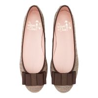 bailarina plana en ante labrado beige con lazo zapatero marron oscuro