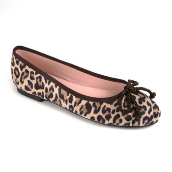 Bailarina ante leopardo