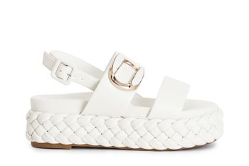 sandalias de dos tiras con fondo trenzado y complemento. white