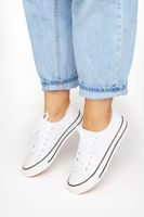 zapatillas blancas de lona anchas