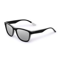 gafas de sol hawkers black white rubber - chrome one s