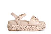 sandalias guild con fondo trenzado y accesorio taupe 37