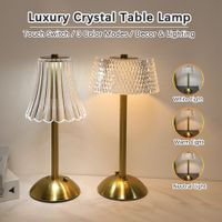 1 lampara de mesa con base dorada y pantalla plisadade cristal con temperatura de color ajustable en 3 niveles ideal como lampara de noche para el dormitorio o como elemento decorativo para el