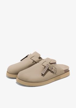 Zuecos Vibe Clog Buckle Taupe - Marrón