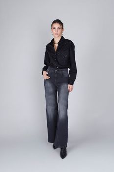 vaqueros de mezclilla de pierna ancha black