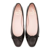 bailarina plana en piel labrada color negro de horma estrecha
