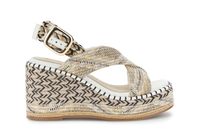 sandalias cruzadas de tela sobre una cuna envuelta white combo