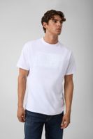 camiseta con logo bordado