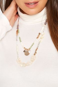 Collar Doble Altura De Cuentas Y Dijes