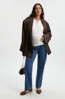 vaqueros premama boyfriend sobre la barriga azul