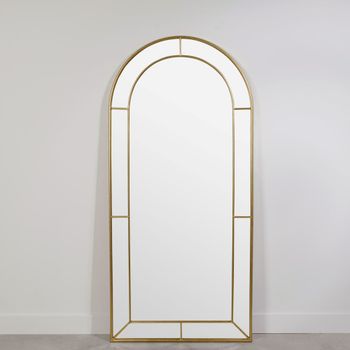 Espejo de cuerpo entero arqueado de aluminio dorado