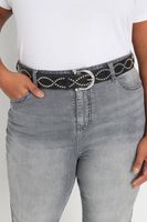 cinturon negro con tachas plateadas jean