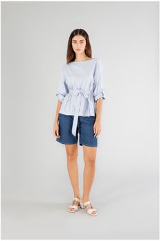blusa de rayas con fajín light blue striped