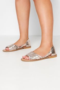Zapato Plano Dorado De Tiras Entretejidas En Ancho Especial